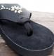 HTC��The Sandalman�ڎ������Î��������ߎ��ݎ��ގَώݡ� ������� ���� Wide Strap Flower Turquoise Studs / Black Suede