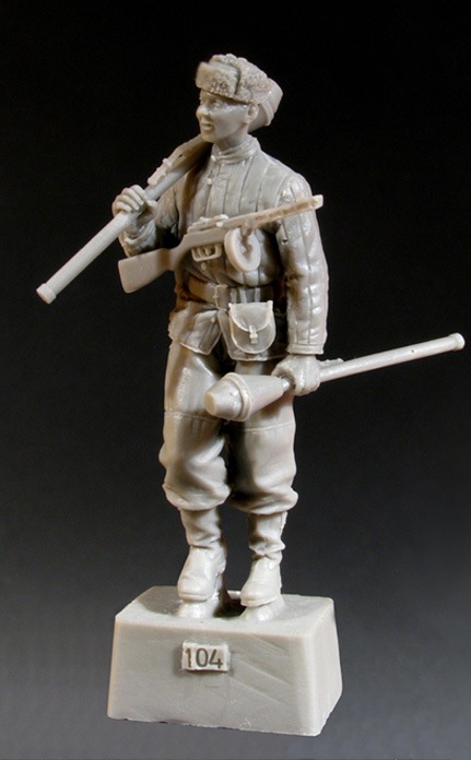 ブラボー6 B6-35104 1/35 パンツァーファウストを持つソビエト兵