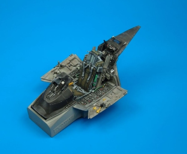 �����ꥹ 2040 1/32 F-16C �����ԥåȥ��å�(ACADEMY��)