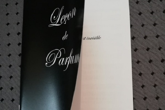 香水レッスンノート。気軽にバックに入れられる、A5サイズ。香りの勉強をされる方を応援するノートブックです。