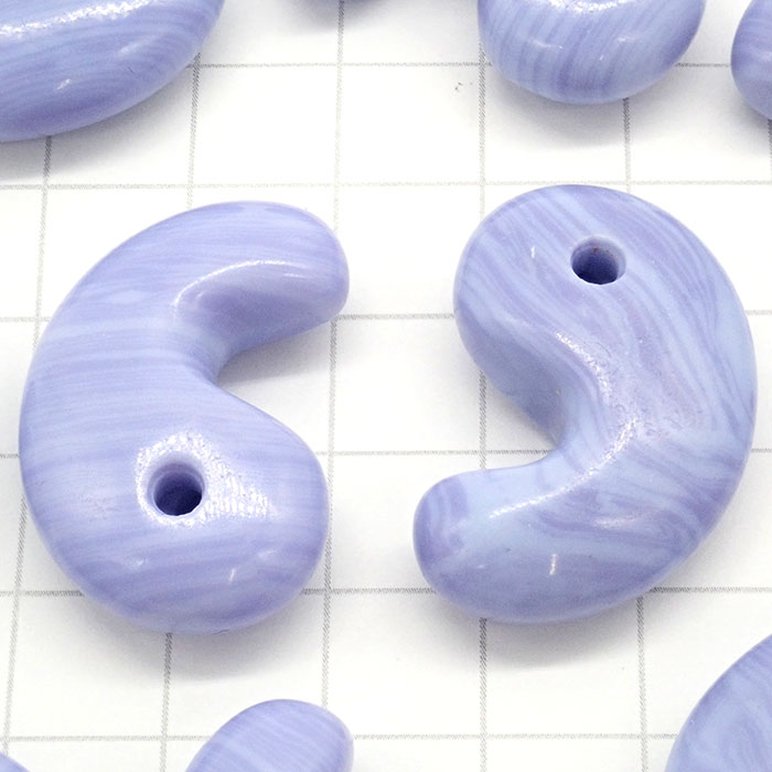 合成ブルーレースアゲート】 天然石 古代勾玉 約30*20mm