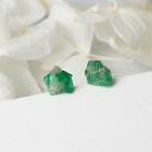 エメラルド 原石 スタッドピアス ピアスキャッチ付き 天然石 5月誕生石 パキスタン産 レディース ジュエリー ギフト プレゼント おしゃれ シンプル パワーストーン 手作り 誕生日 記念日 グリーン