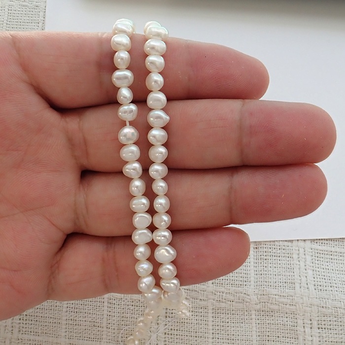 213. 淡水パール ビーズ ポテト型】約5*4mm 1本（約40cm）ホワイト