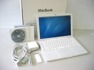Apple MacBook 2.0GHz 白 13.3インチ (中古)