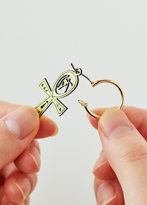 ペーパーピアス＜メジェド＞