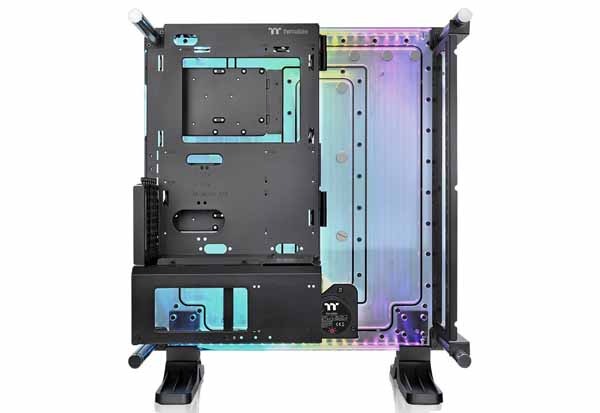 Thermaltake DistroCase 350P アドレサブルRGB LEDとD5ポンプ搭載