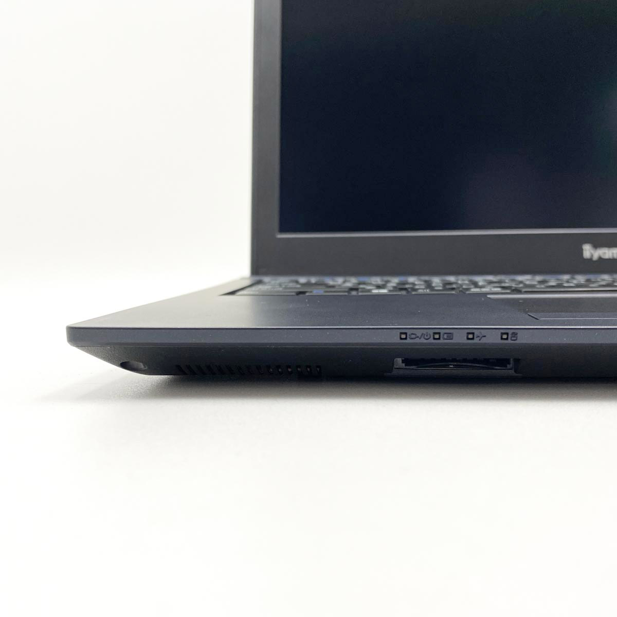 中古 IStNXi-15FH038-i7 iiyama ノートパソコン Corei7 8550U/16GB