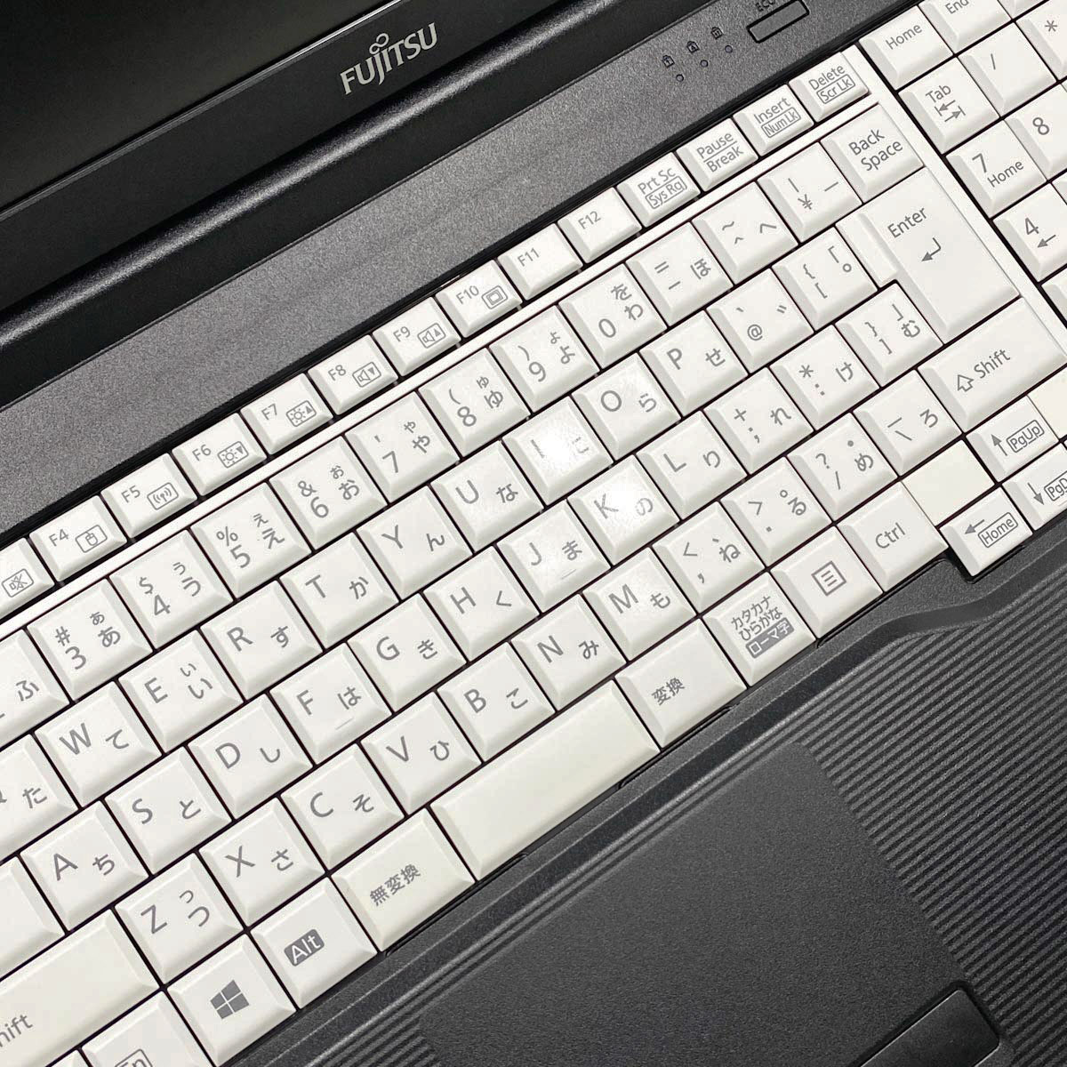 中古 LIFEBOOK A579/BX 富士通 ノートパソコン Corei5 8265U/16GB