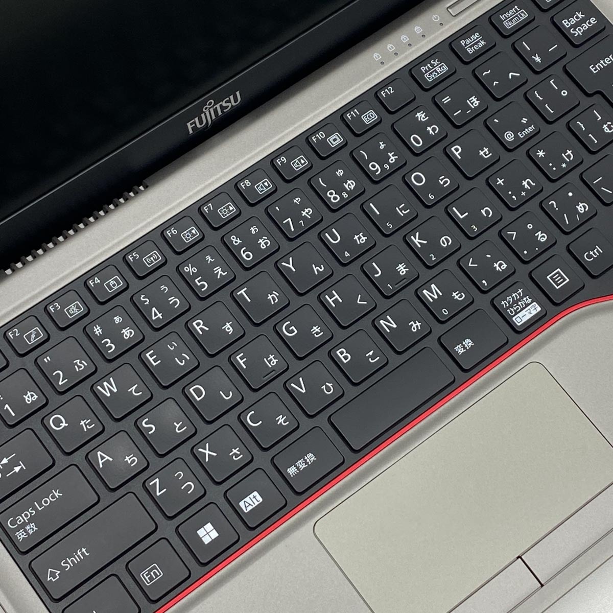 中古 LIFEBOOK U7312/K 富士通 ノートパソコン Corei5 1250P/16GB
