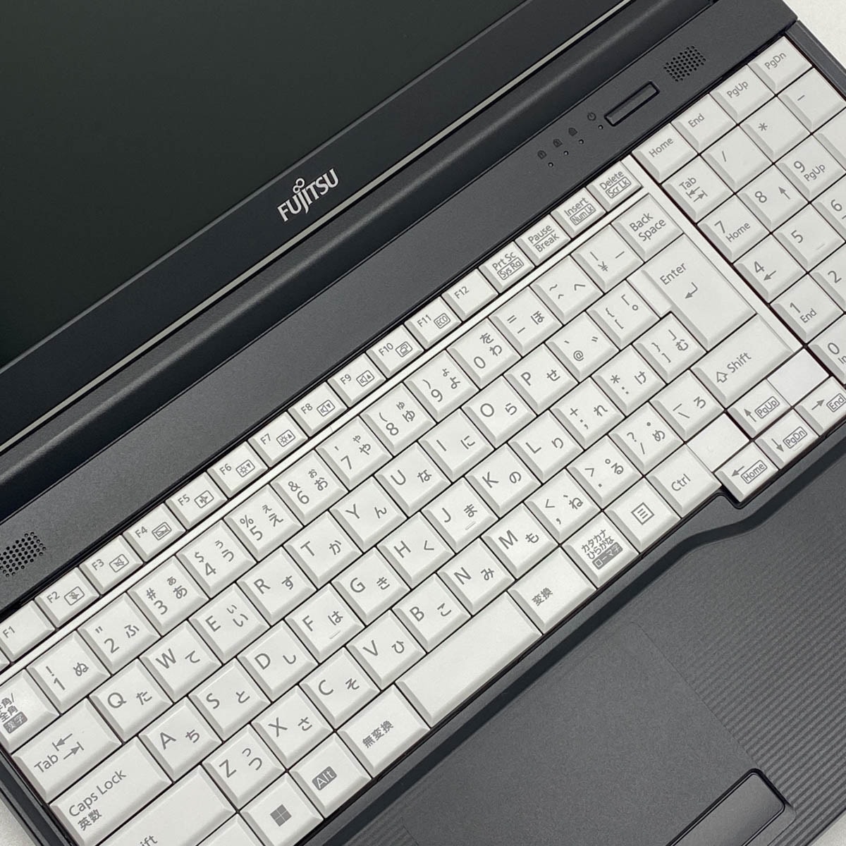 中古 LIFEBOOK A5513/NX 富士通 ノートパソコン Corei5 1235U/16GB