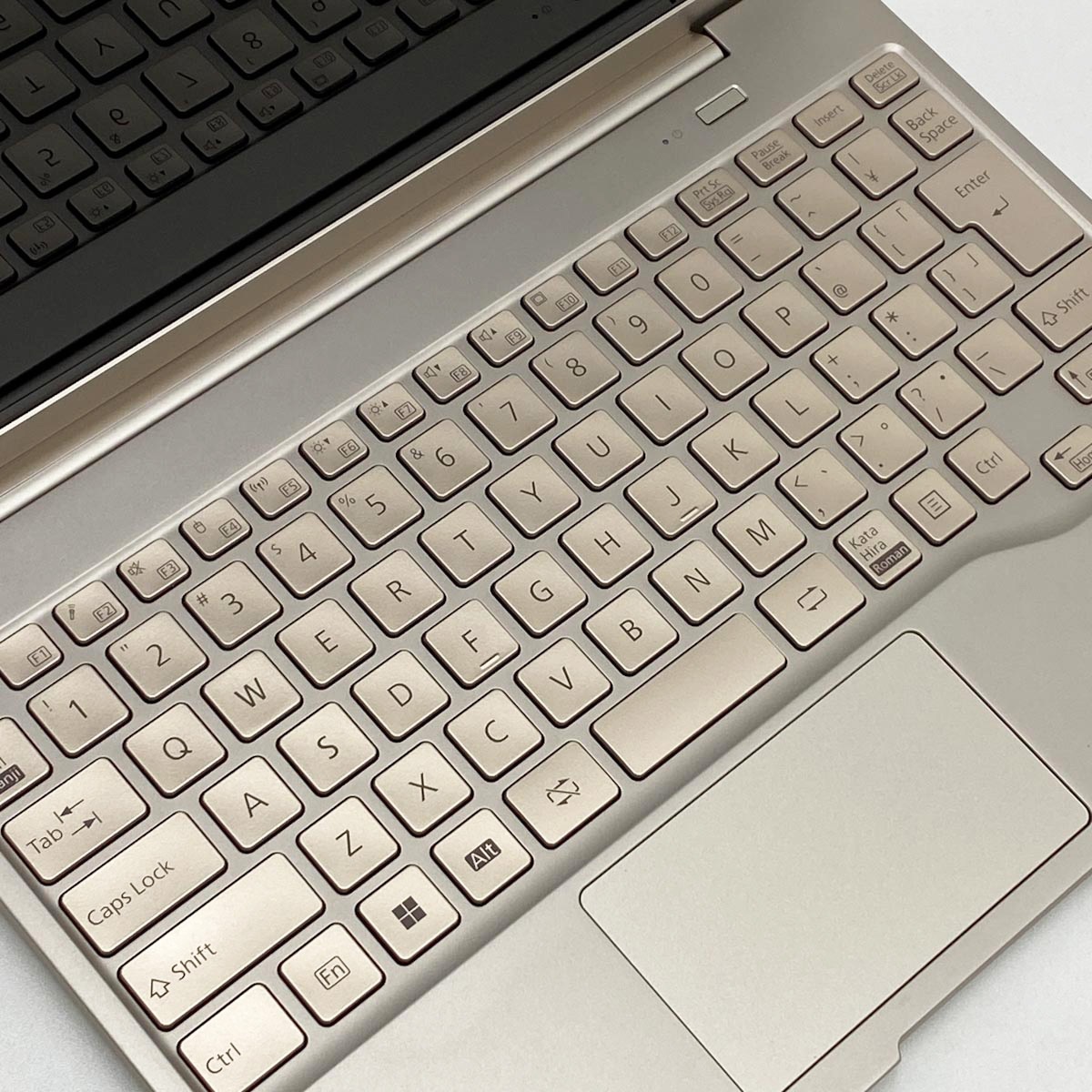 中古 LIFEBOOK CH75/G3 富士通 ノートパソコン Corei5 1240P/8GB