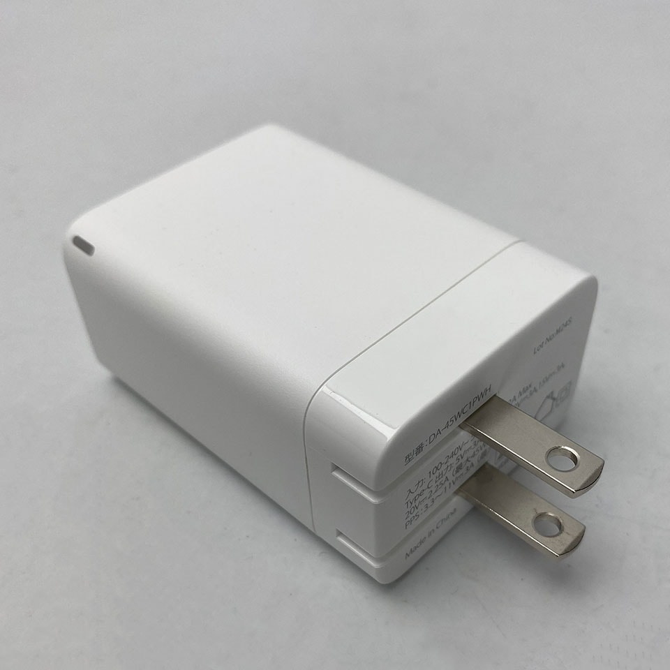 充電器・ケーブル