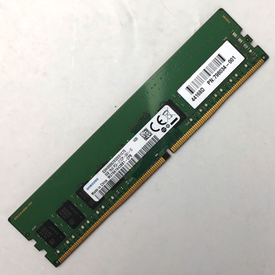【お宝発掘市！】 SAMSUNG 288pin 8GB PC4-17000 M378A1K43BB1-CPB [SBC03015][中古][メモリ][外装：Aランク 動作：Aランク] 1枚目