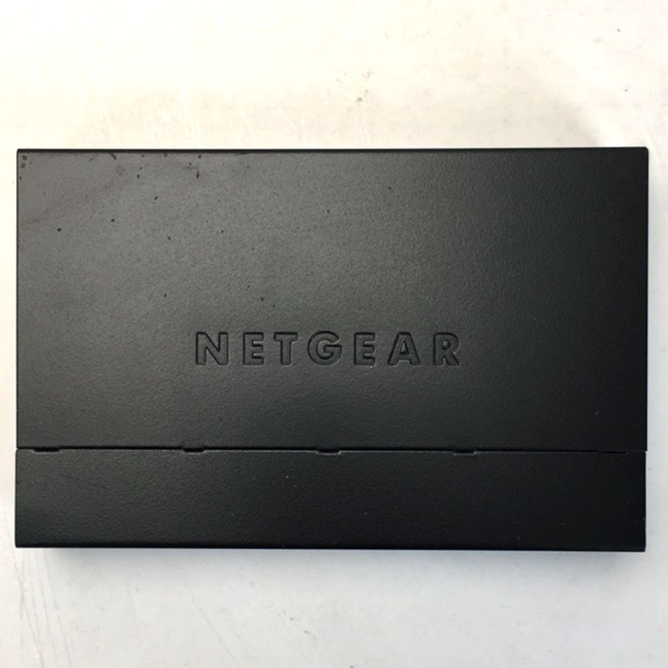 【お宝発掘市！】 NETGEAR ギガビット5ポート アンマネージド エッセンシャルスイッチ GS305P [SBA01056][中古周辺機器][外装：Aランク 動作：Aランク] 3枚目