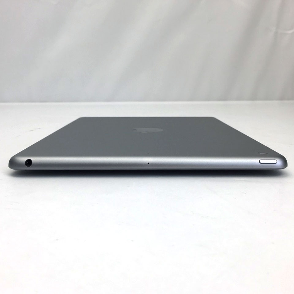 Apple | アップル iPad 9.7インチ 第6世代 Wi-Fi 128GB スペースグレイ MR7J2J/A [中古] [iPadOS 17.5.1 / 発売時期：2018年～/ iPad][画面：Bランク 外装：Aランク 動作：Aランク] 3枚目