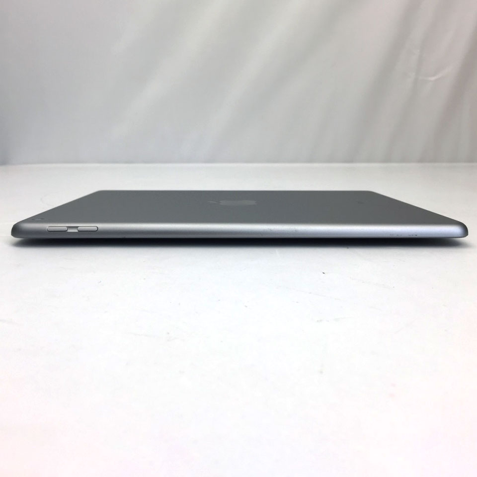 Apple | アップル iPad 9.7インチ 第6世代 Wi-Fi 128GB スペースグレイ MR7J2J/A [中古] [iPadOS 17.5.1 / 発売時期：2018年～/ iPad][画面：Bランク 外装：Aランク 動作：Aランク] 5枚目