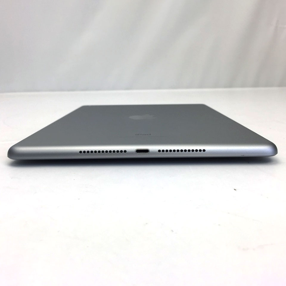 Apple | アップル iPad 9.7インチ 第6世代 Wi-Fi 128GB スペースグレイ MR7J2J/A [中古] [iPadOS 17.5.1 / 発売時期：2018年～/ iPad][画面：Bランク 外装：Aランク 動作：Aランク] 4枚目