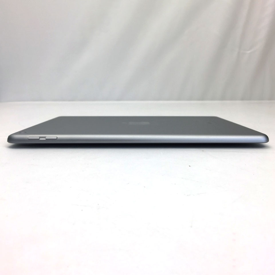 Apple | アップル iPad 9.7インチ 第6世代 Wi-Fi 128GB スペースグレイ MR7J2J/A [中古] [iPadOS 17.5.1 / 発売時期：2018年～/ iPad][画面：Bランク 外装：Aランク 動作：Aランク] 5枚目