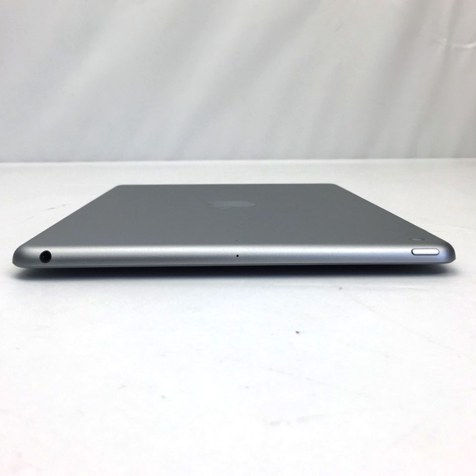 Apple | アップル iPad 9.7インチ 第6世代 Wi-Fi 128GB スペースグレイ MR7J2J/A [ZZG03007][中古] [iPadOS 17.5.1 / 発売時期：2018年～/ iPad][画面：Cランク 外装：Aランク 動作：Aランク] 3枚目
