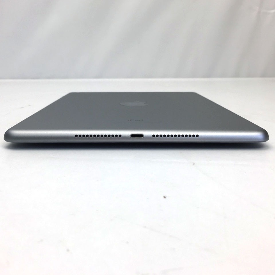 Apple | アップル iPad 9.7インチ 第6世代 Wi-Fi 128GB スペースグレイ MR7J2J/A [ZZG03007][中古] [iPadOS 17.5.1 / 発売時期：2018年～/ iPad][画面：Cランク 外装：Aランク 動作：Aランク] 4枚目