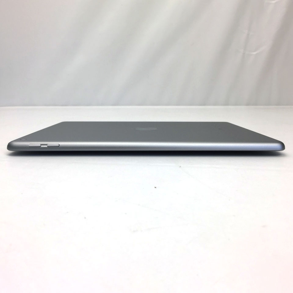 Apple | アップル iPad 9.7インチ 第6世代 Wi-Fi 128GB スペースグレイ MR7J2J/A [ZZG03007][中古] [iPadOS 17.5.1 / 発売時期：2018年～/ iPad][画面：Cランク 外装：Aランク 動作：Aランク] 5枚目