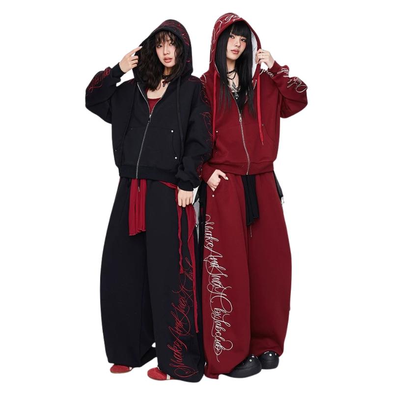 先行予約】《2色》Gothic Letter Logoジップパーカー・スウェット