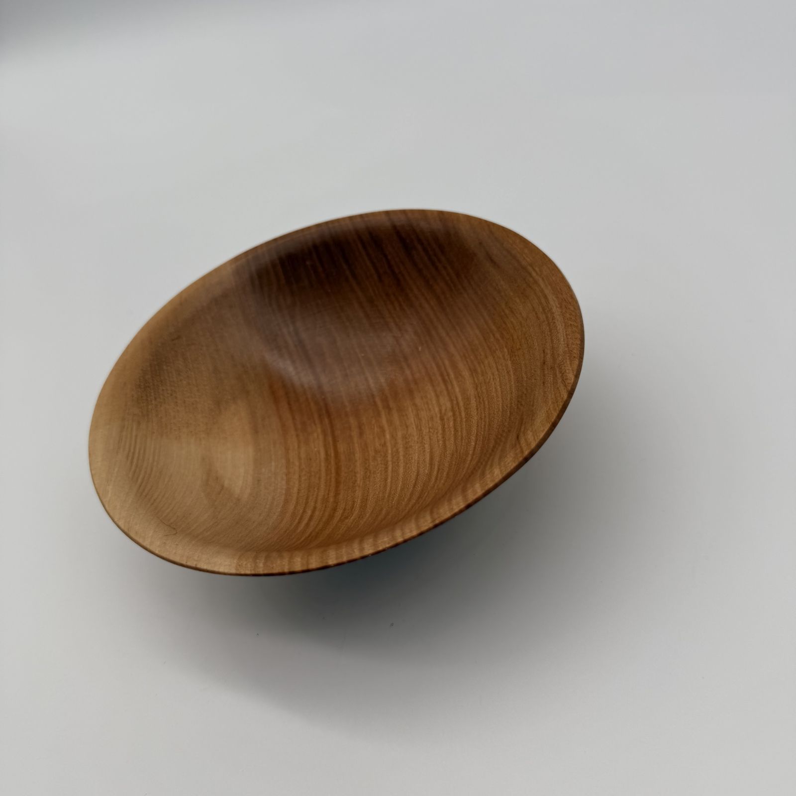 【究極のおちゃわん】オノオレカンバ 斧折樺 ご飯茶碗 大サイズ 直径15センチ 高さ5.5センチ 食器 皿 木製	天然木 手作り	日本製 高級 おしゃれ ギフト プレゼント	職人手作り	おしゃれ