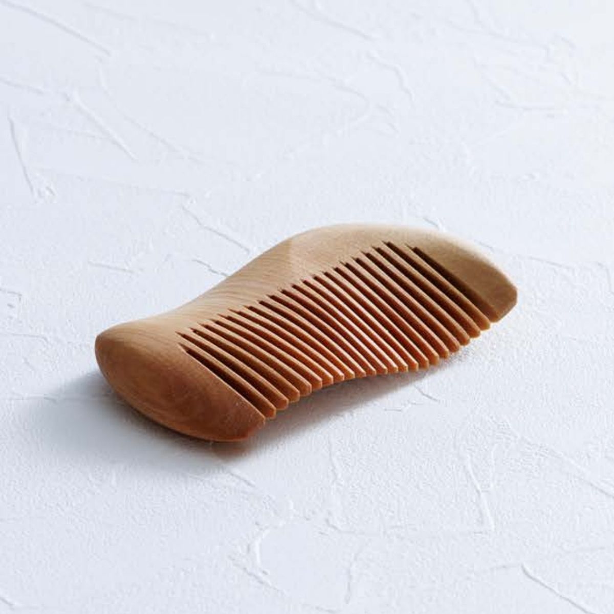 【北東北エリアマガジンrakra(ラ・クラ)掲載品】櫛 高級 日本製 ひねり髪すき 木製 職人手作り プレゼントにおすすめ オノオレカンバ 若木 10.0 特選 天然木 ギフト