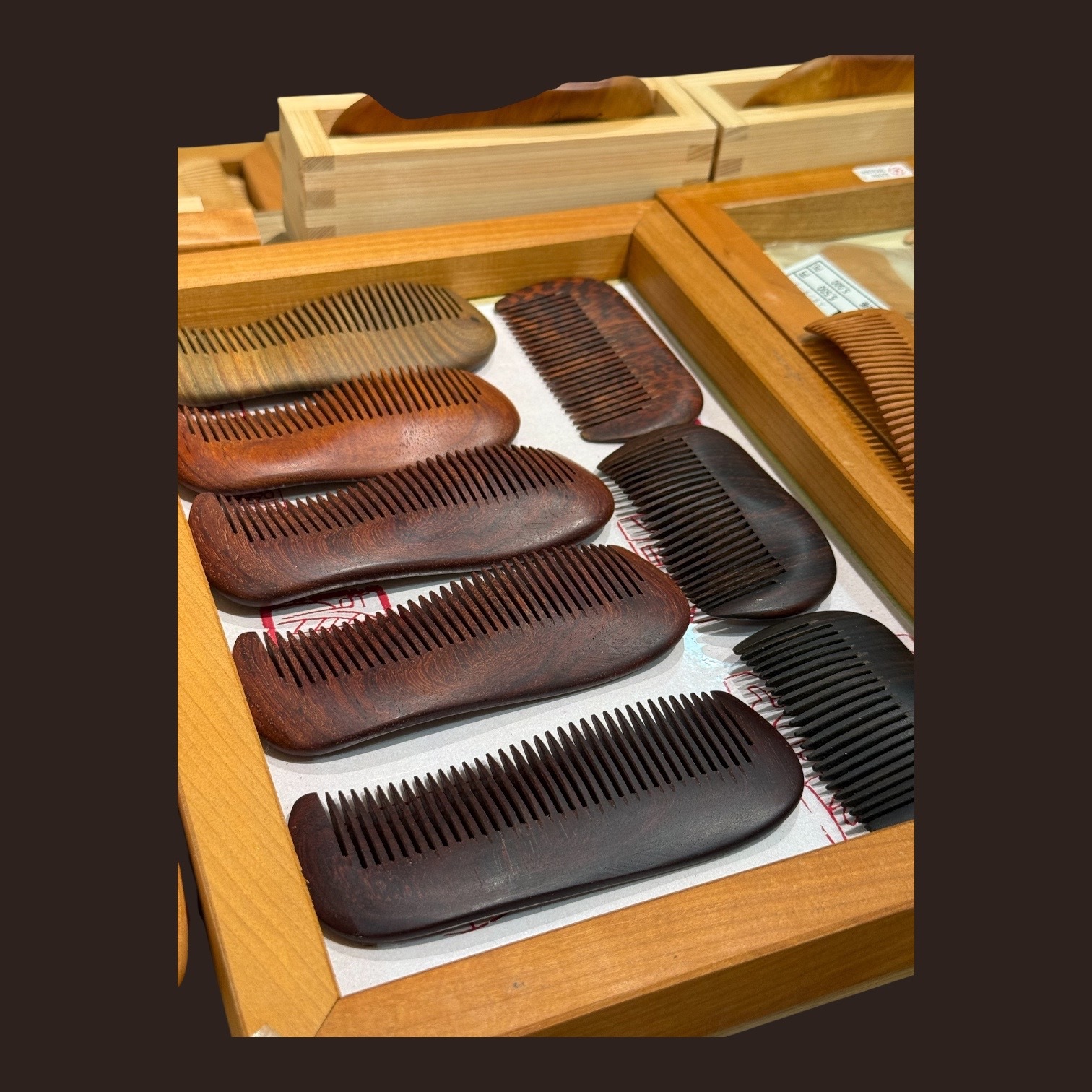 【世界の銘木 ひねり髪すき】くし 櫛 黒檀 唐木 おすすめ プレゼント 高級 木製 国内製造 日本製 ブランド アートフォルム