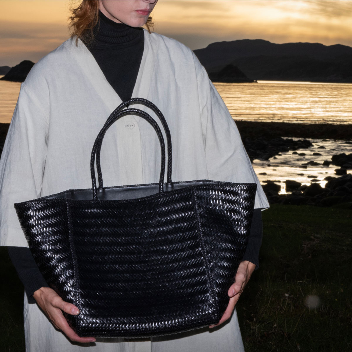 MAISON N.H PARIS[メゾンエヌアッシュパリ]JANVIER GRAND-BLACK[バッグ
