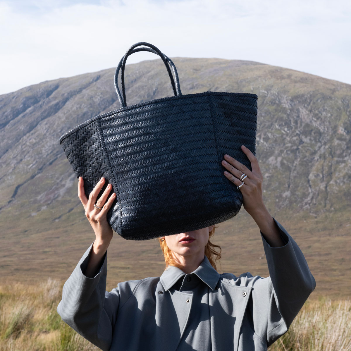 MAISON N.H PARIS[メゾンエヌアッシュパリ]JANVIER GRAND-BLACK[バッグ