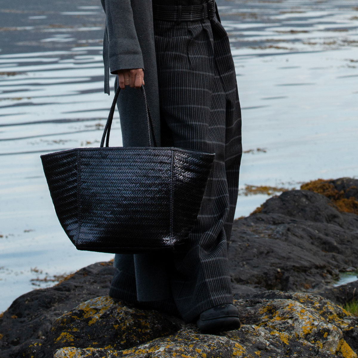 MAISON N.H PARIS[メゾンエヌアッシュパリ]JANVIER GRAND-BLACK[バッグ
