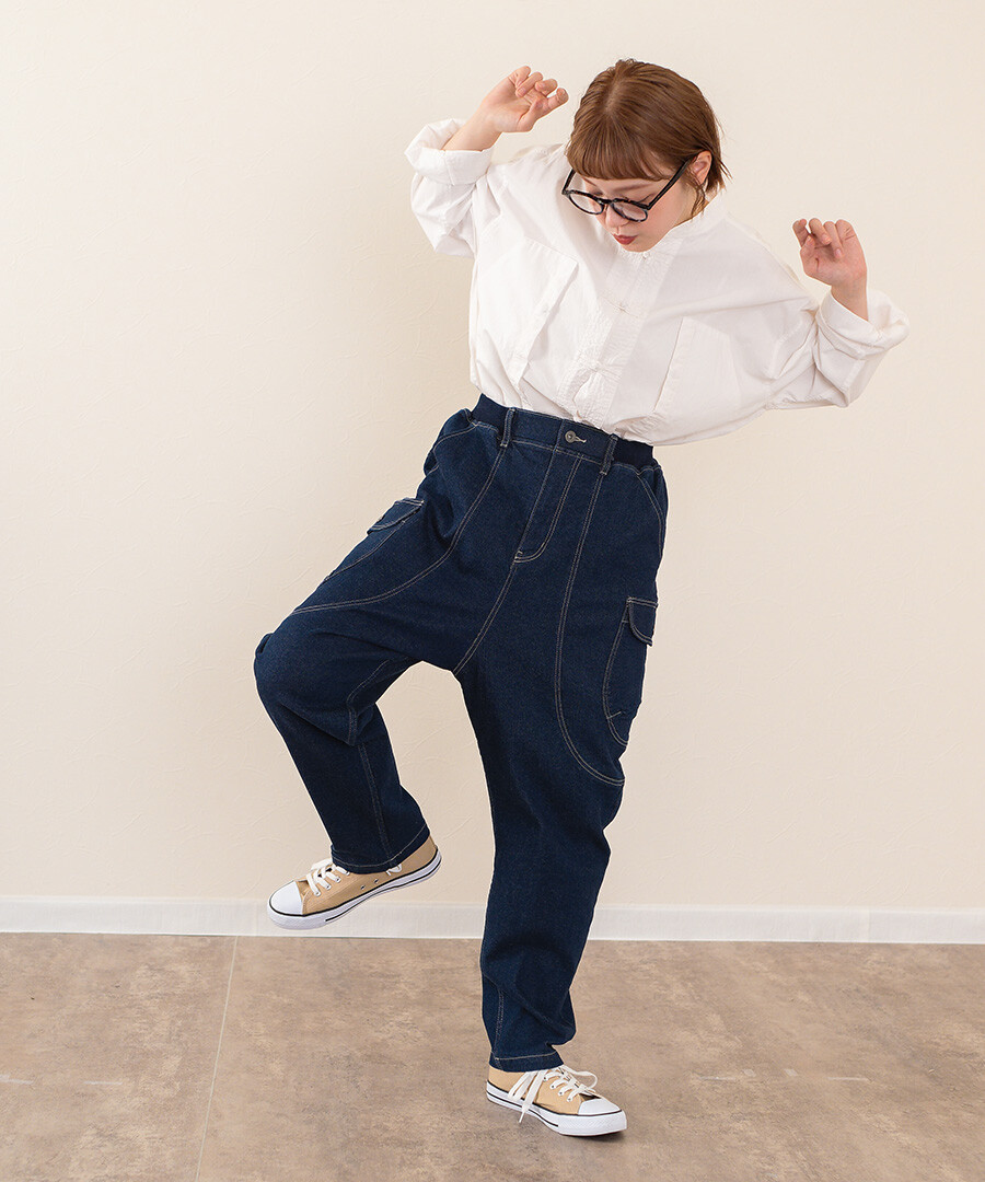 N°21 ベルクロ パッチ レッド デニムパンツ 22IN1M0B0110068-47 SIDE RIPPEDペグトップデニムパンツ[品番：MKSW0029124]｜GYDA