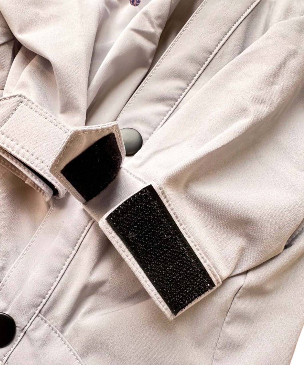 DRAWSTRING RAINCOAT - LIGHT GREY