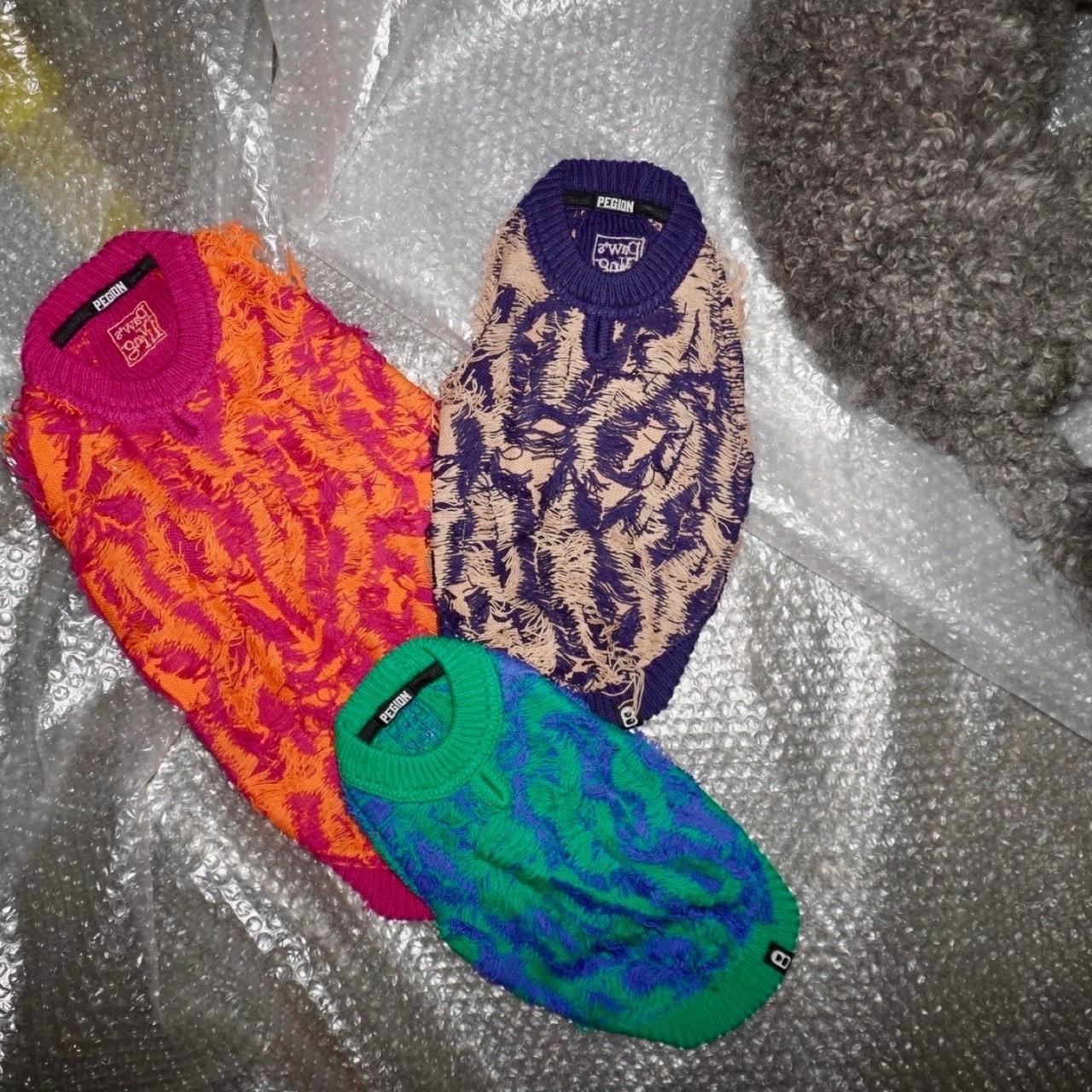 DAMAGED SWEATER - BLUE×PINK BEIGE