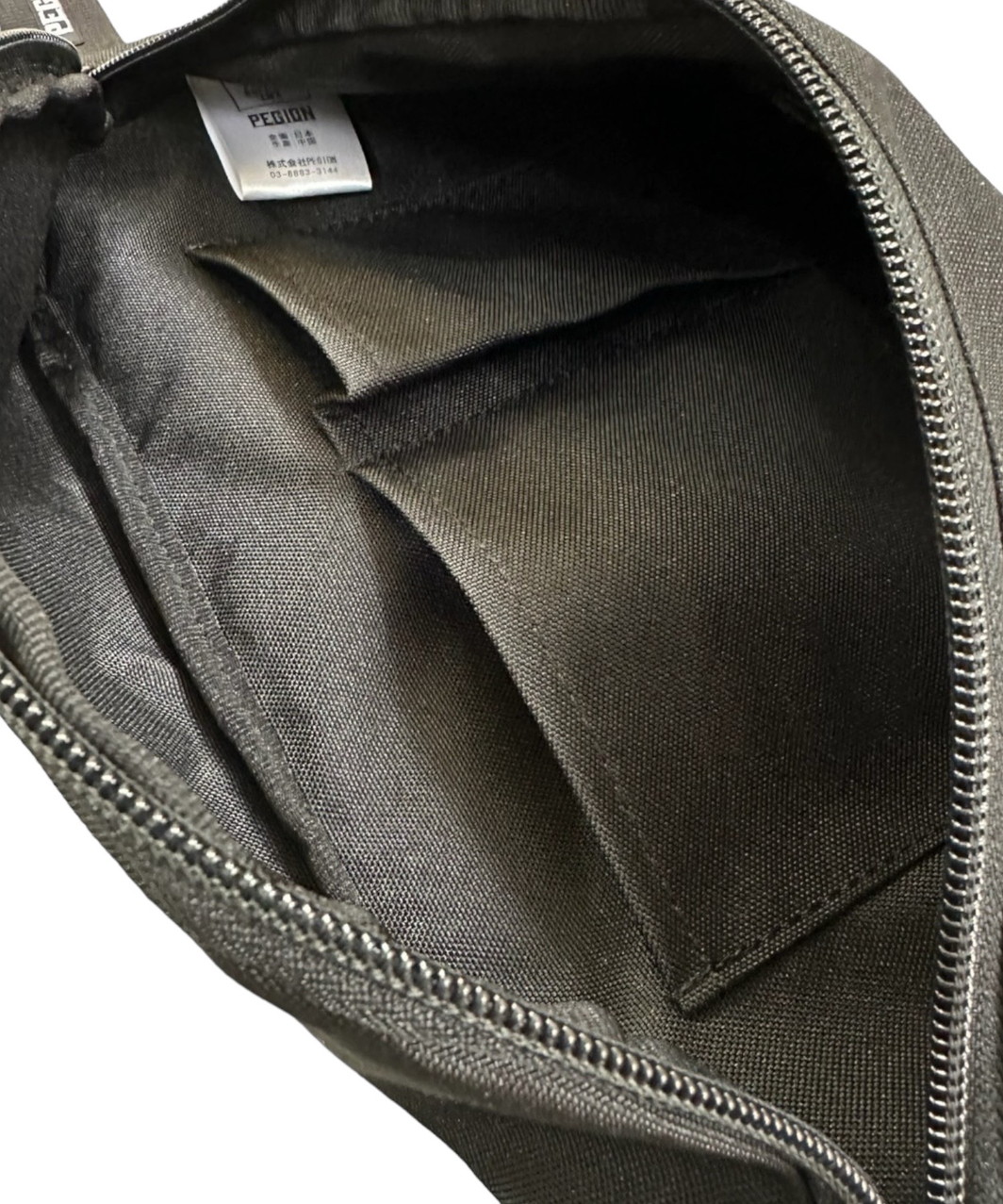 FRENCHI BULL DOG BODY BAG - FAWN