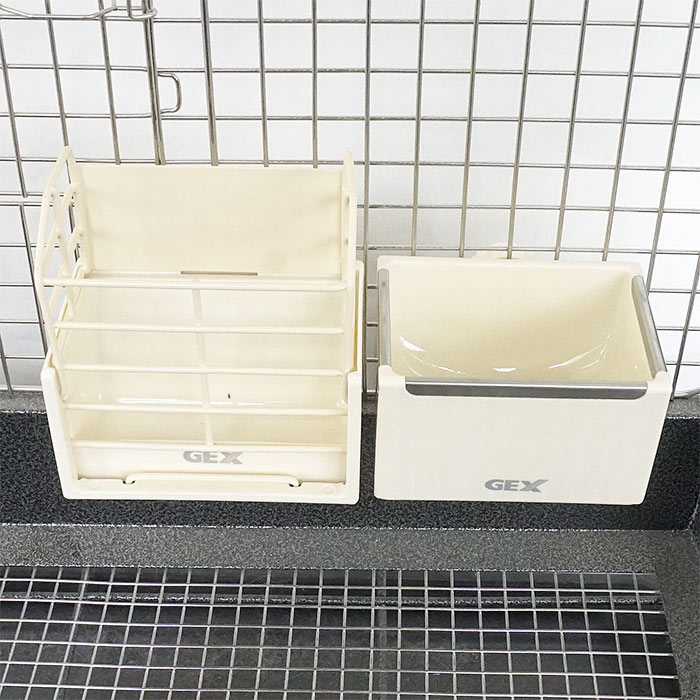 うさぎの「フードBOX固定式」と「牧草BOX固定式」のセット/食器