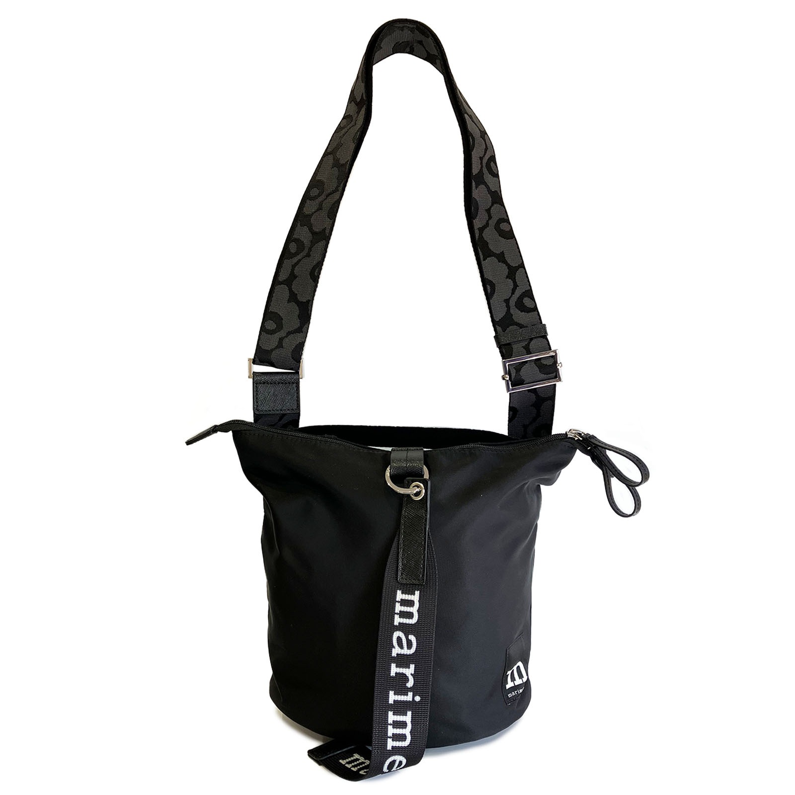 マリメッコ ショルダーバッグ 斜めかけバッグ ブラック Carry All solid marimekko 91923 009