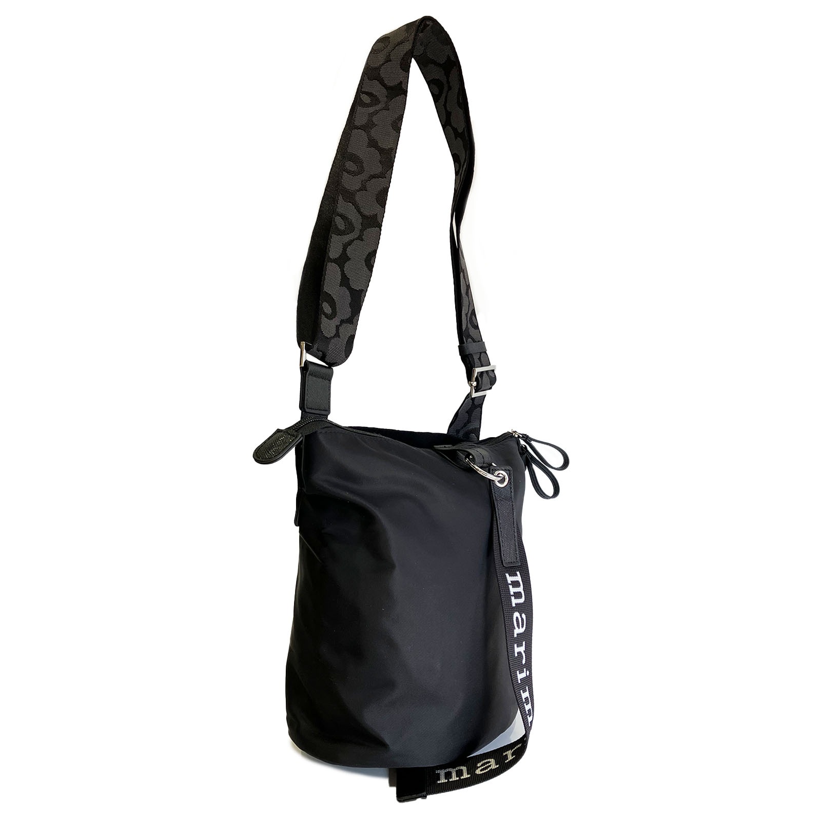 マリメッコ ショルダーバッグ 斜めかけバッグ ブラック Carry All solid marimekko 91923 009