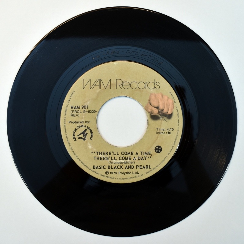 Basic Black And Pearl - There'll Come A Time, There'll Come A Day / He��s A Rebel     [7inch]