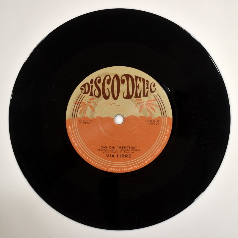 Via Libre / Grupo Amigos - Chi Chi / La Gira Del Diablo   [7inch]