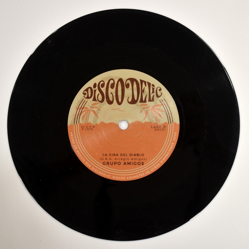 Via Libre / Grupo Amigos - Chi Chi / La Gira Del Diablo   [7inch]