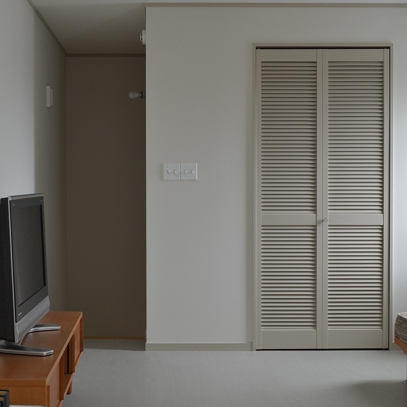 TOGGLE SWITCH PLATE-WHITE