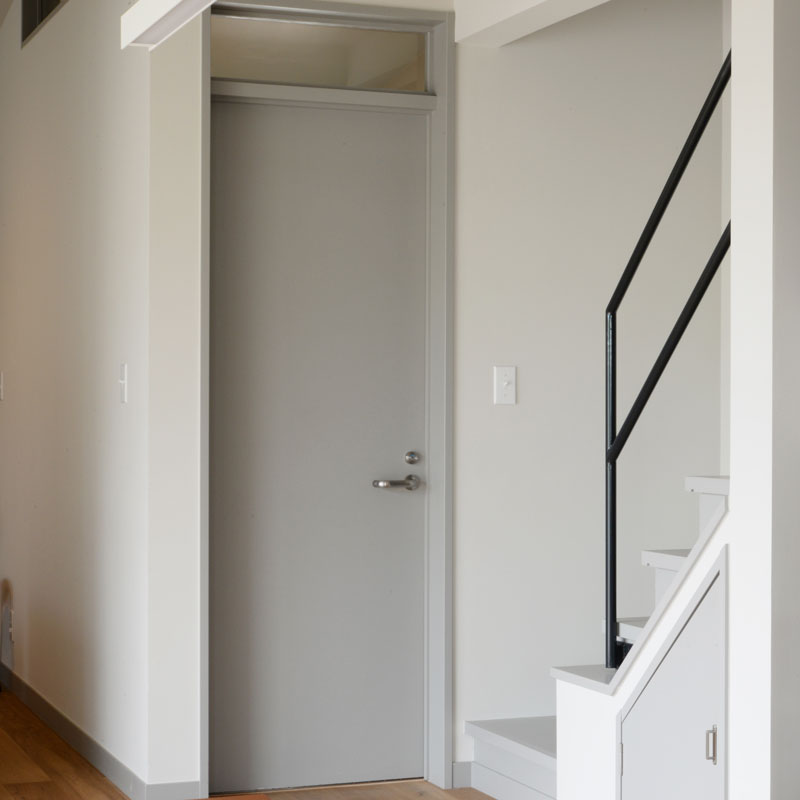 TOGGLE SWITCH PLATE-WHITE