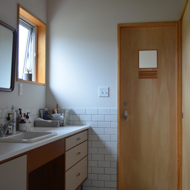 TOGGLE SWITCH PLATE-WHITE