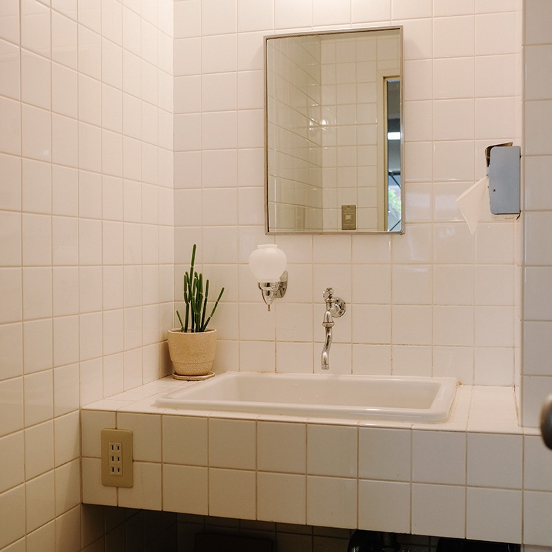 SURFACE MOUNTED SOAP DISPENSER