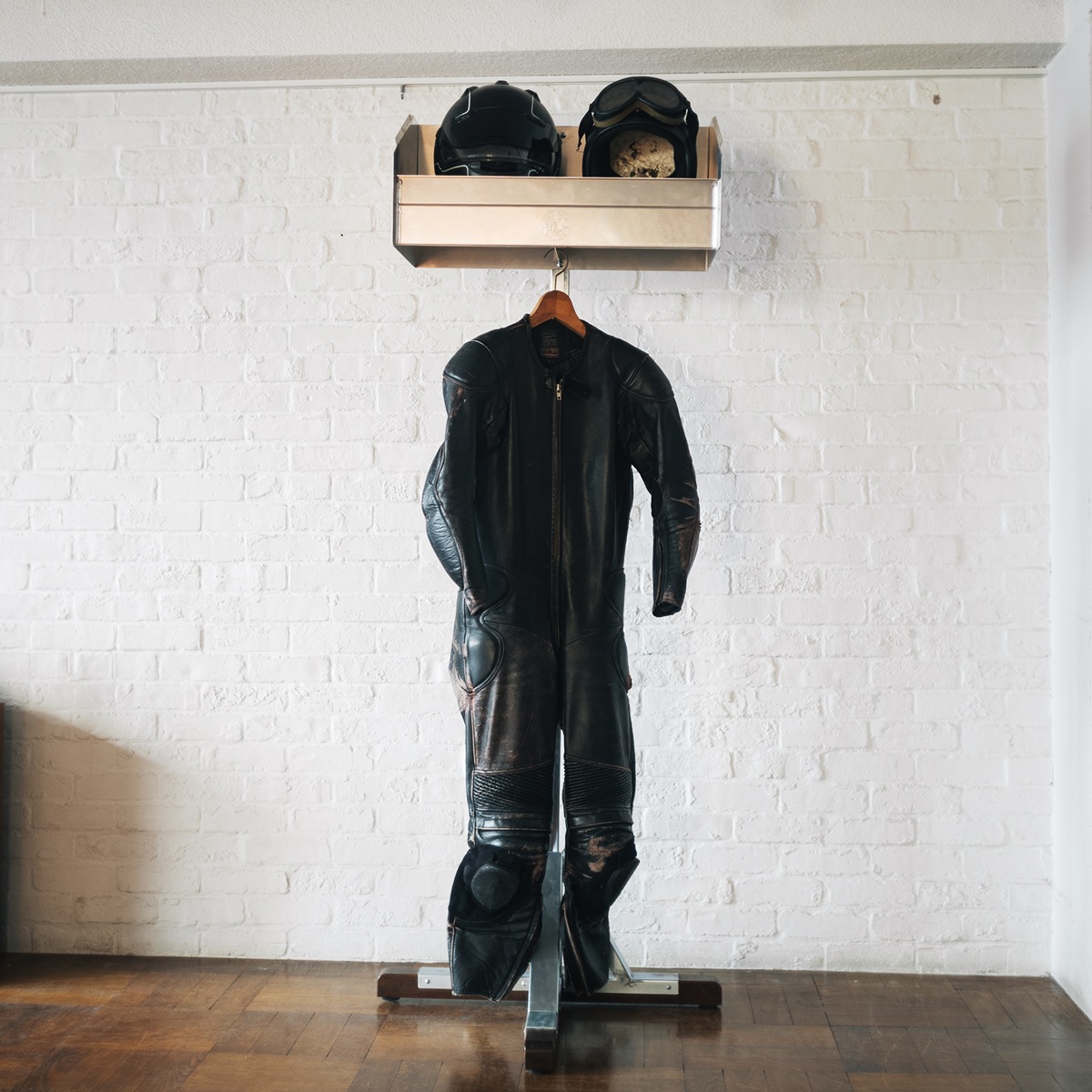 �ڥ���ץ��ʡ��������HELMET SHELF STAND