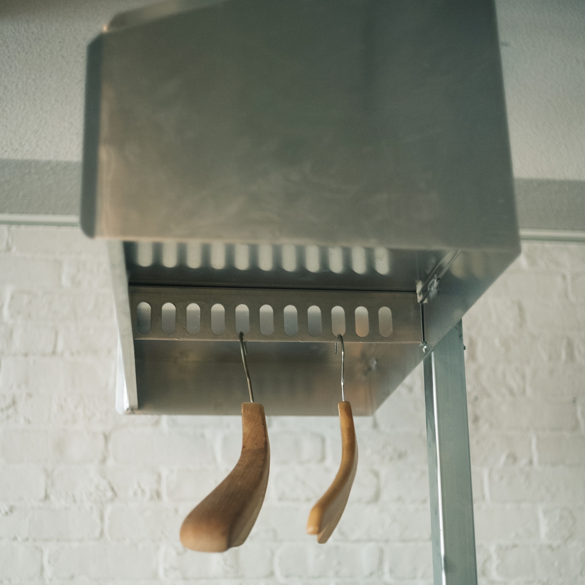 �ڥ���ץ��ʡ��������HELMET SHELF STAND