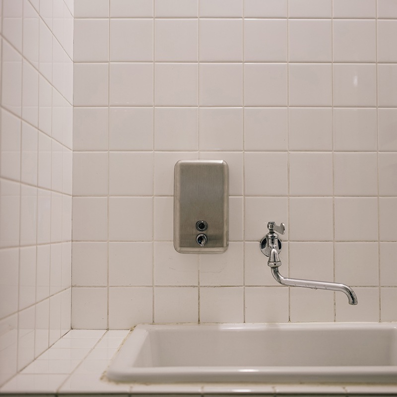 VIRTICAL LIQUID SOAP DISPENSER1.2L