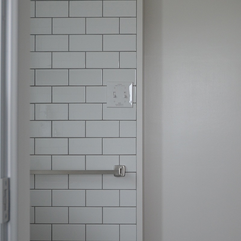 SAVE ENERGY   TOGGLE SWITCH PLATE - WHITE